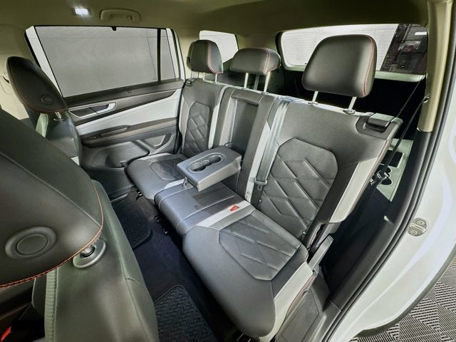 2024 Volkswagen Atlas 2.0T Peak Edition SEL