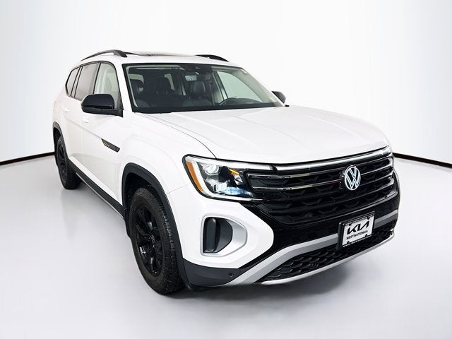 2024 Volkswagen Atlas 2.0T Peak Edition SEL