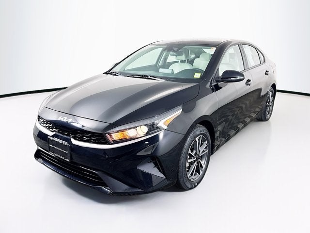 2023 Kia Forte LXS AT's photo