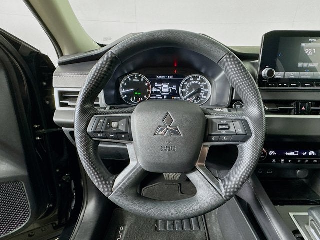 2024 Mitsubishi Outlander ES