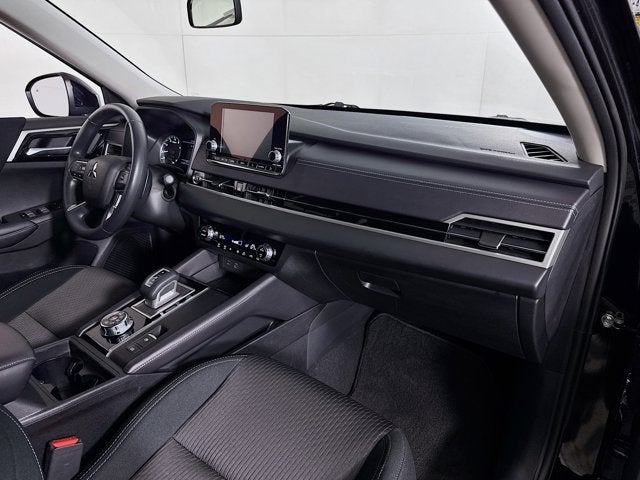 2024 Mitsubishi Outlander ES