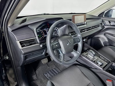 2024 Mitsubishi Outlander ES