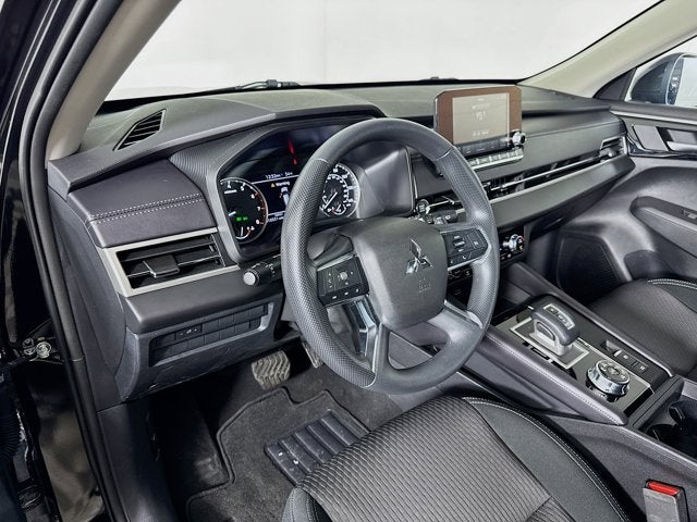 2024 Mitsubishi Outlander ES